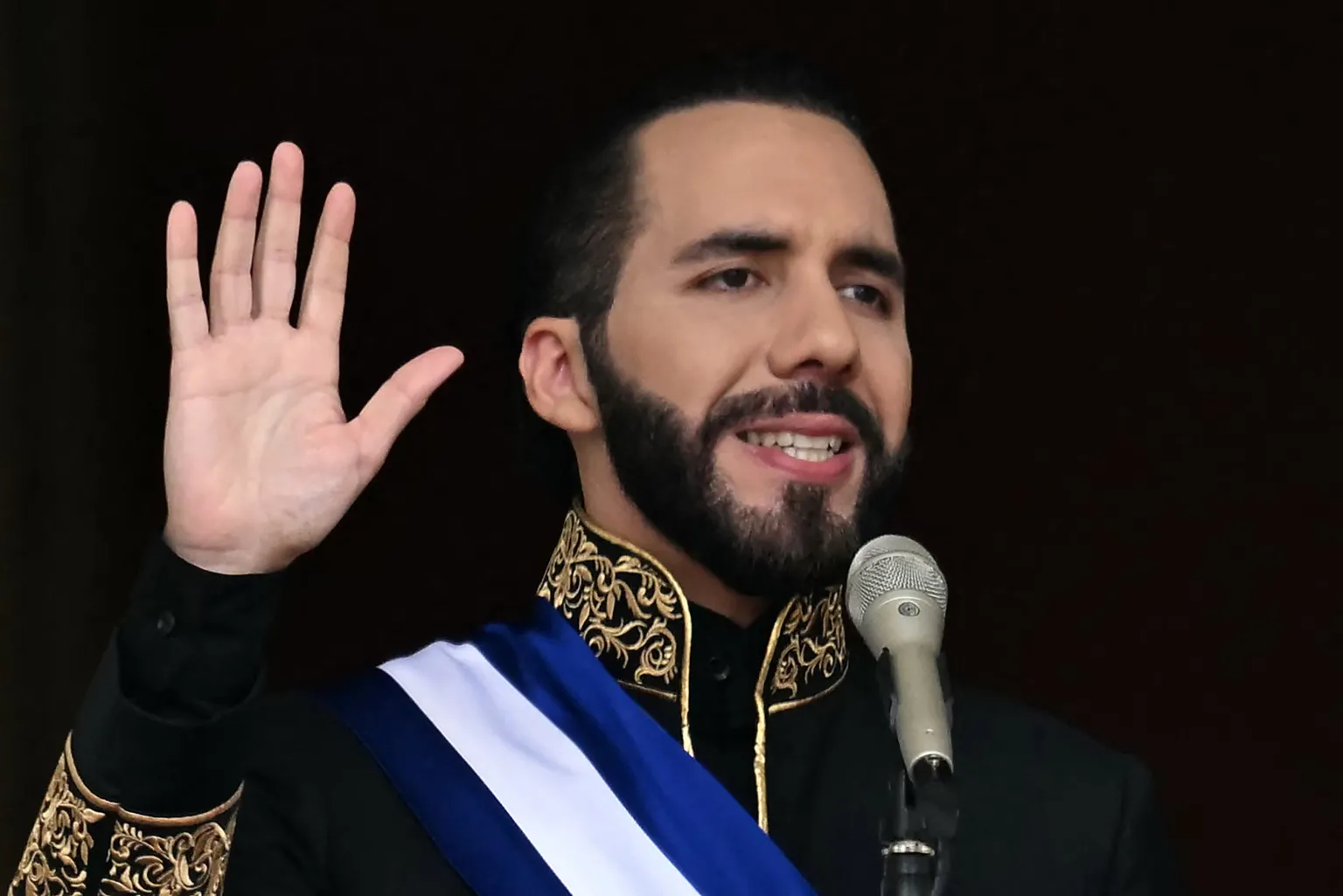 Gobierno de Nayib Bukele capacita a 48 mil presos para “reconstruir” El Salvador