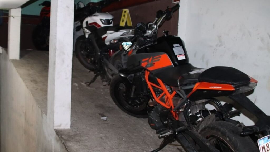 PNC desmantela guarida de motos robadas en Mixco