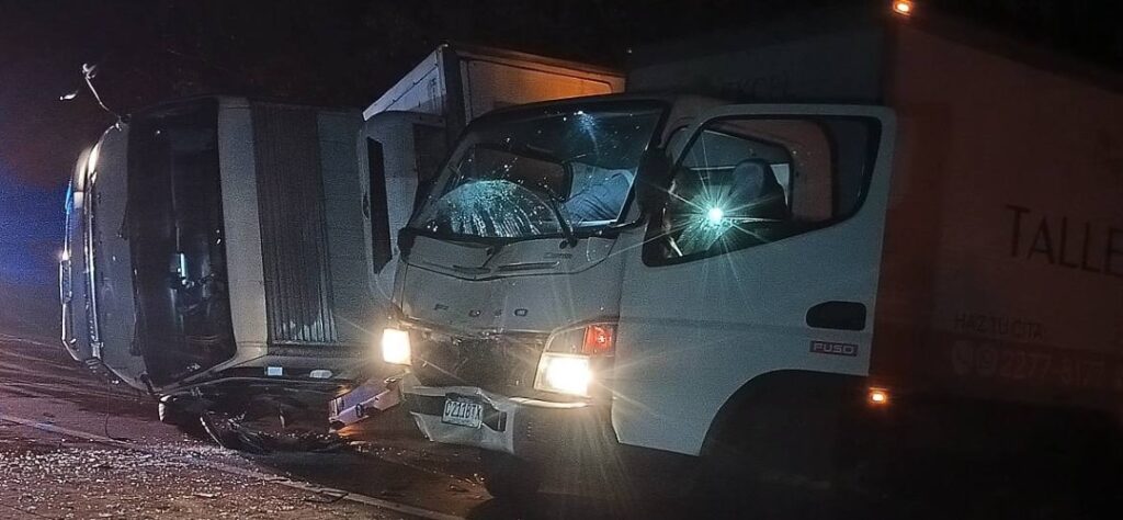 Camiones protagonizan accidente en Bajada de Las Cañas