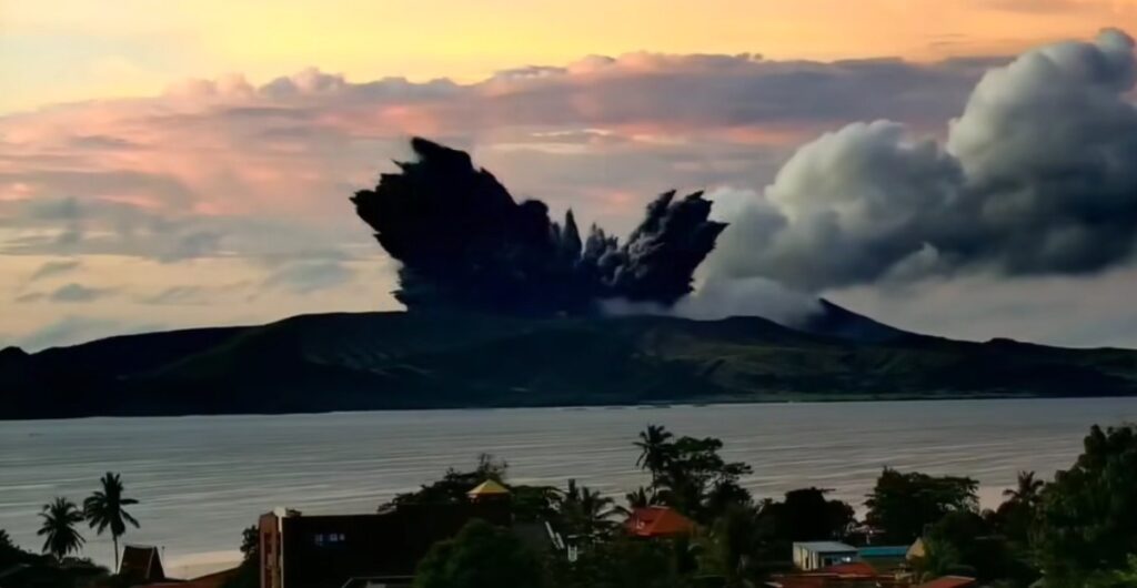 El volcán ubicado a 70 kilómetros de Manila expulsó una columna de ceniza de 600 metros de altura.