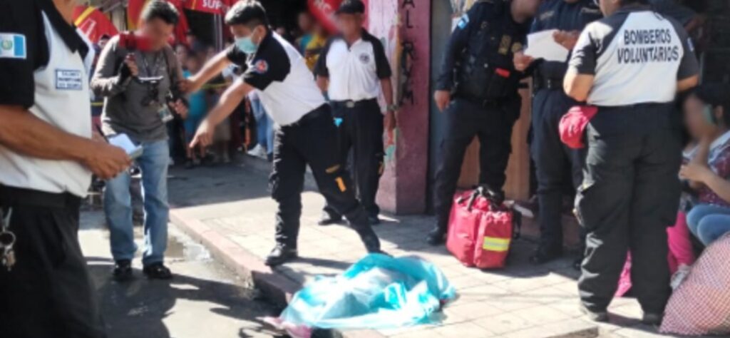 ¡Fatal accidente! Bus atropella a niña en Escuintla