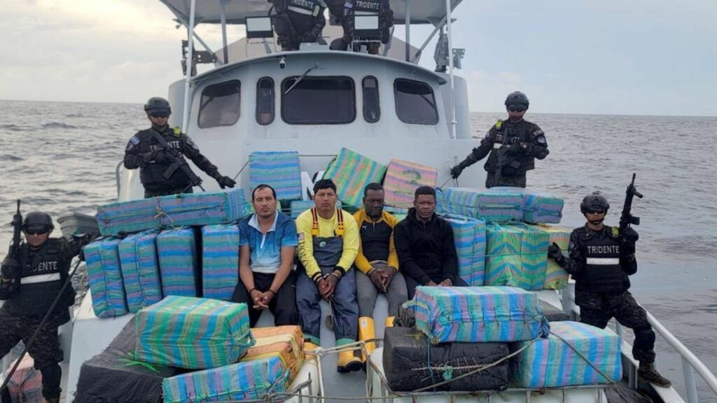 El Salvador incauta 4,3 toneladas de cocaína en operaciones en aguas del Pacífico