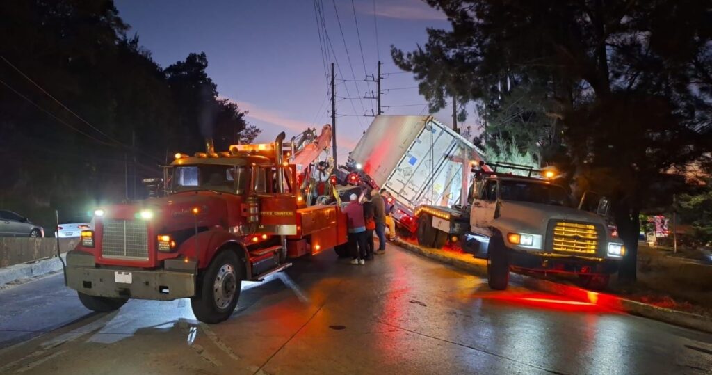 Vehículo pesado protagoniza accidente en el puente Tinco