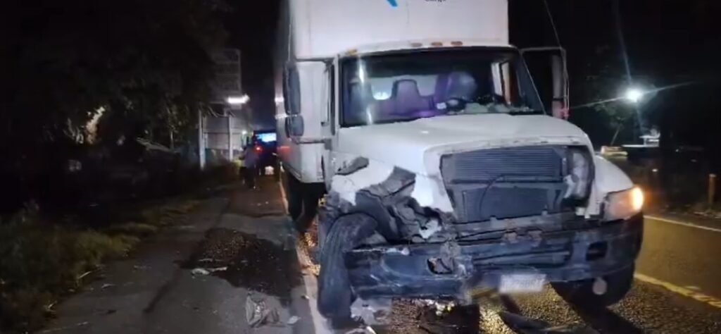 Camiones protagonizan accidente de tránsito en San Antonio Suchitepéquez