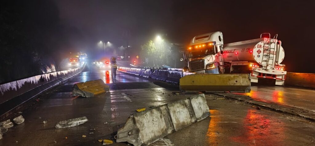 Accidente en puente de Santa Rosalía genera congestión vial