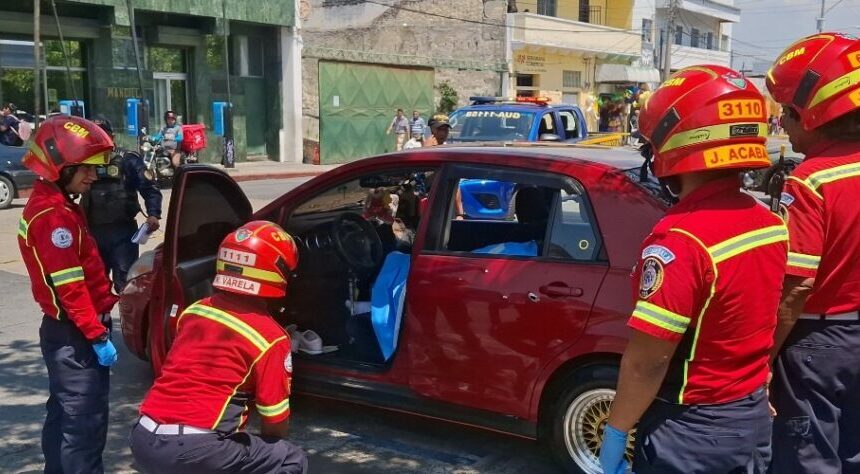 Ataque armado en zona 1 deja un fallecido dentro de un vehículo