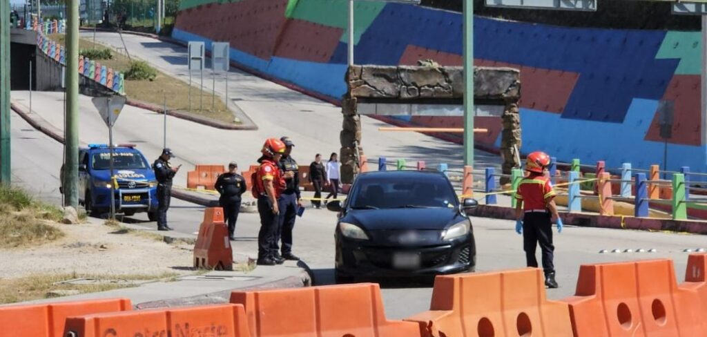 Conductor de taxi por aplicación pierde la vida en un ataque; niño de 6 años resulta herido