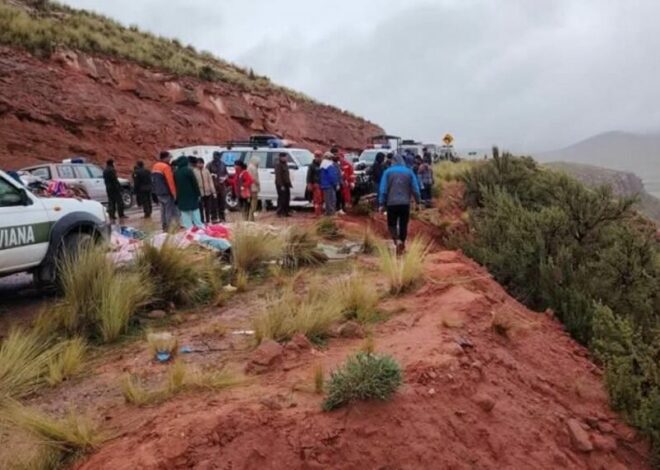 Al menos 25 muertos en nuevo accidente de carretera en Bolivia