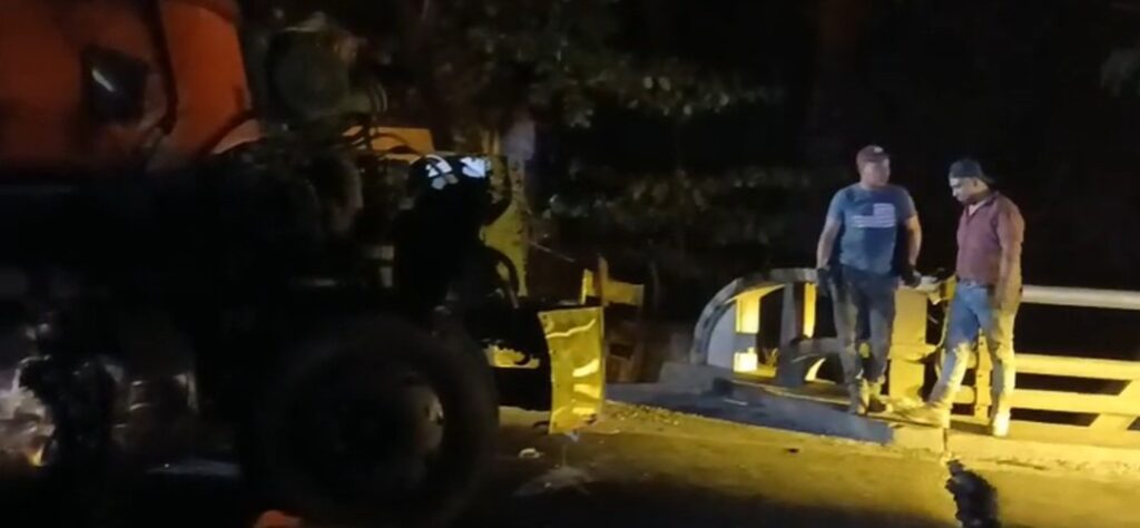 Accidente entre tráilers afecta tránsito en la ruta al Atlántico