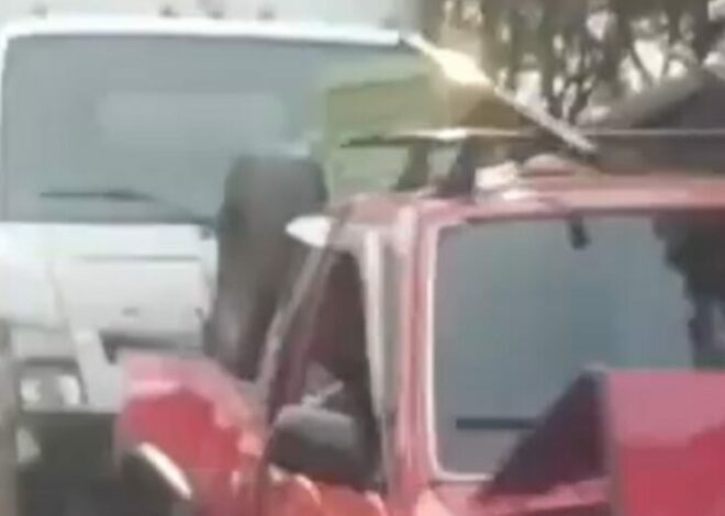 Accidente de tránsito causó retraso en Calzada Roosevelt