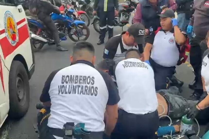 Hombre fue lanzado desde un bus en calzada Roosevelt