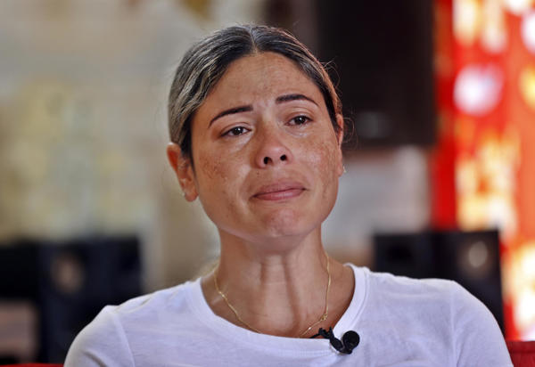 “¡Me quitan la vida!”: cubana llora al ser deportada sin su hija de 17 meses