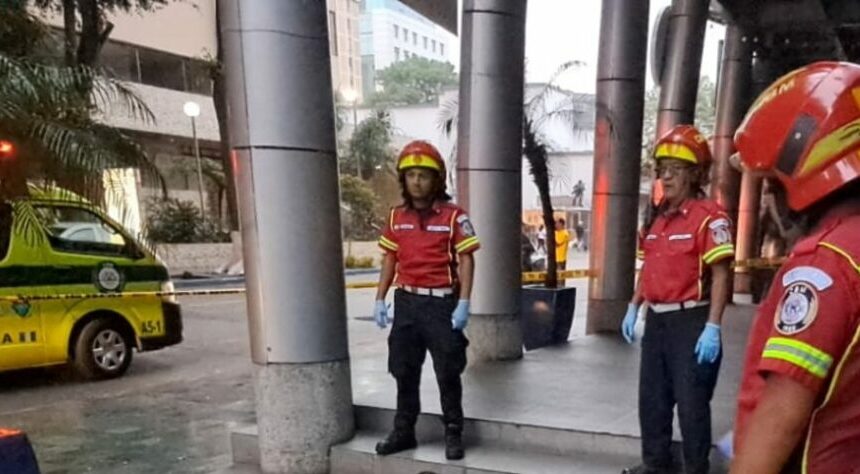 Mujer fue atacada al salir de su jornada laboral en zona 10