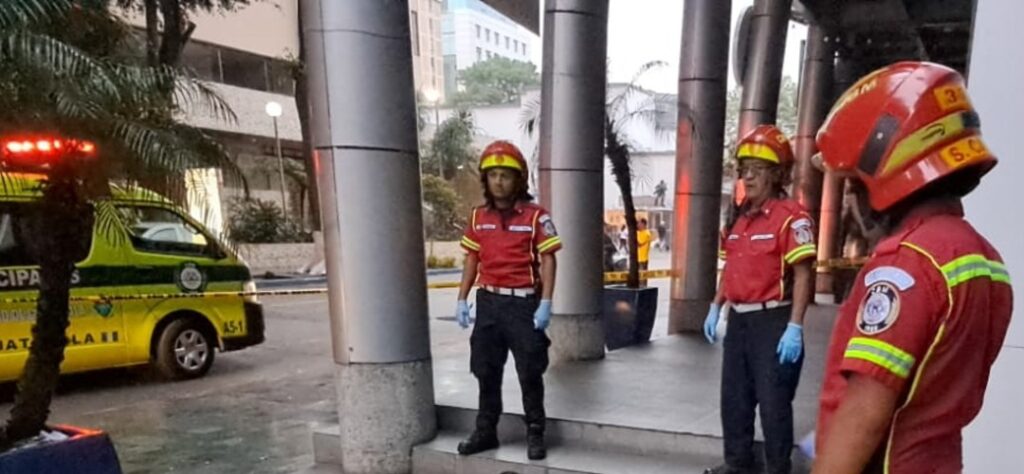 Mujer fue atacada al salir de su jornada laboral en zona 10