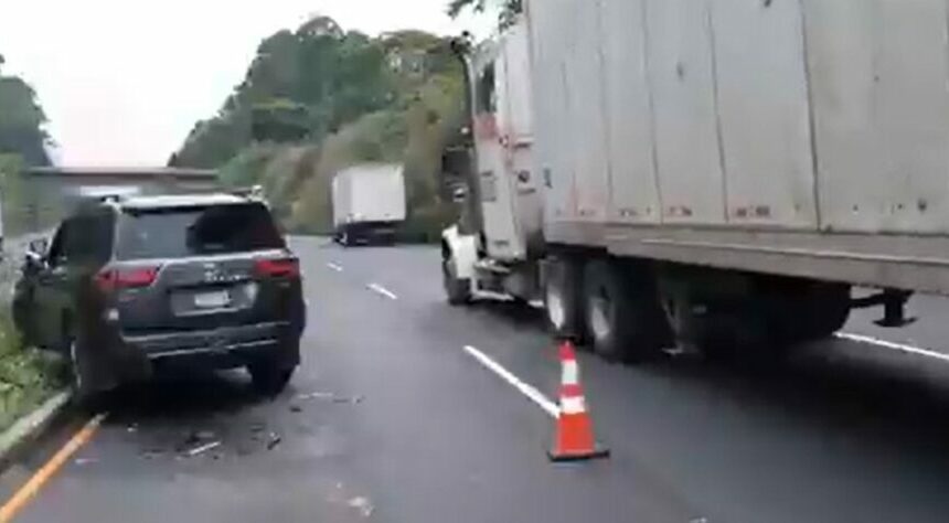 Ruta al Pacífico: Se reporta colisión entre camioneta y tráiler