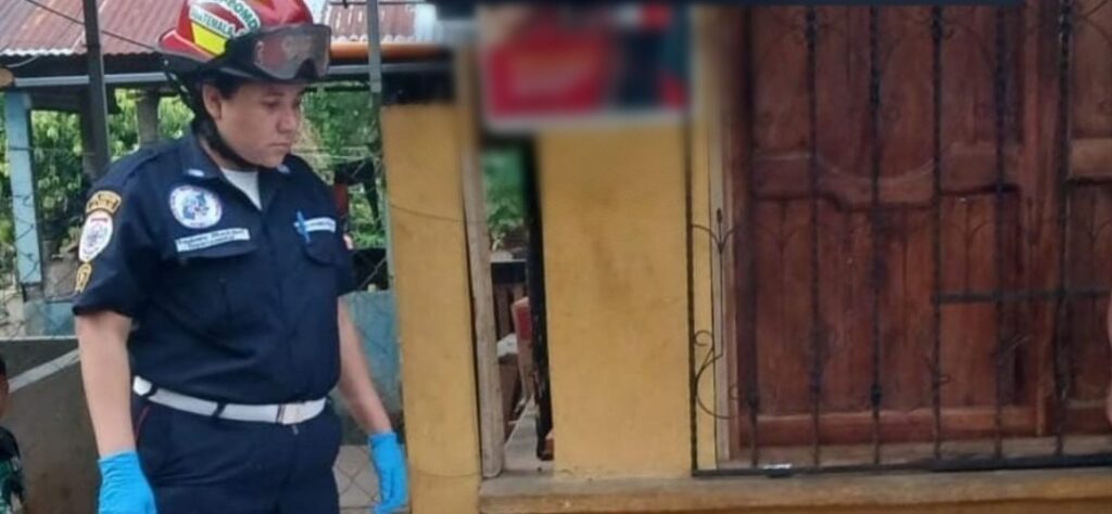 Hallan sin vida a hombre en vía pública de La Tinta, Alta Verapaz