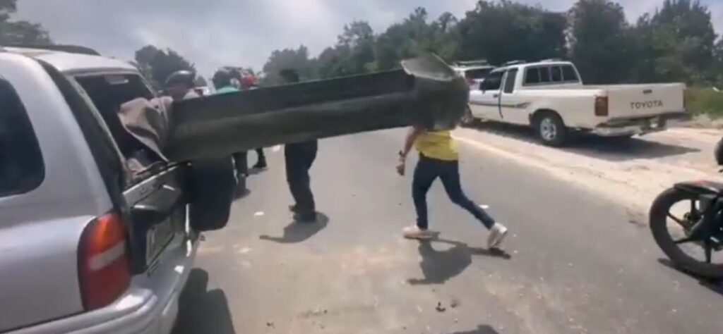 Colisión en ruta Interamericana deja heridos a padre e hijo