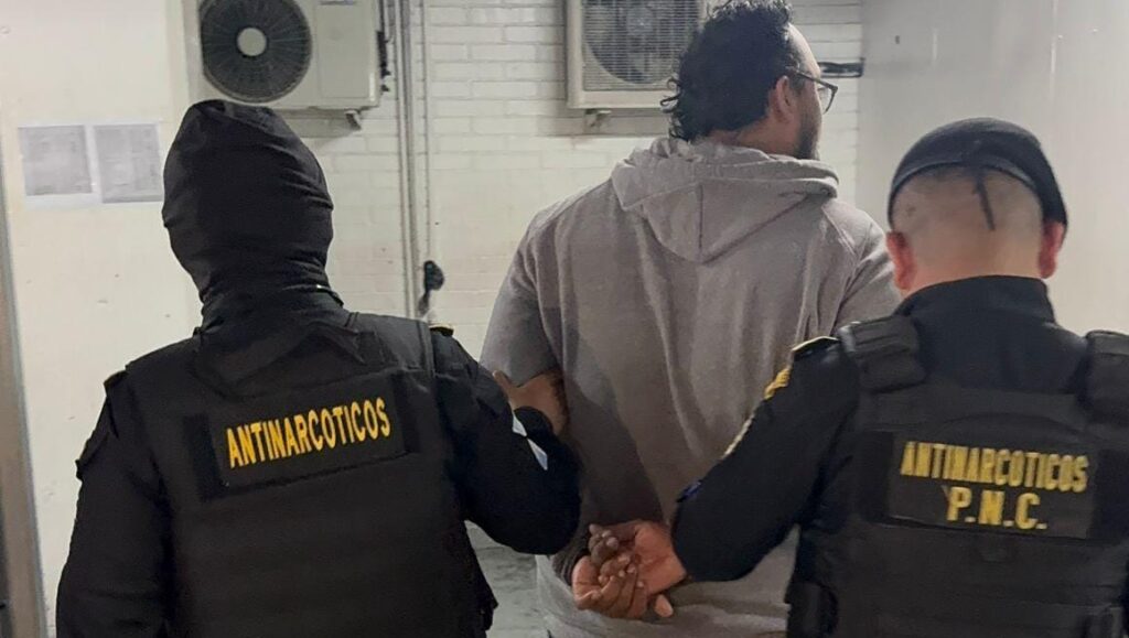 Agentes de la PNC capturan a presunto distribuidor de droga en la zona 11 capitalina