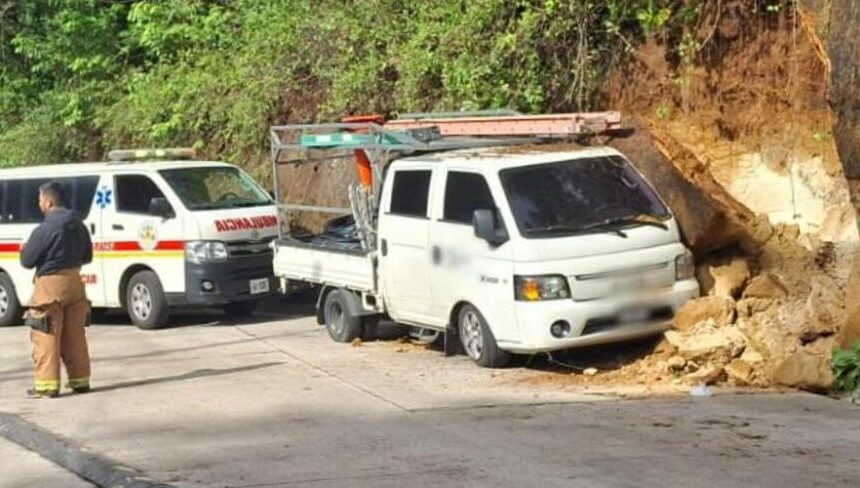 Mixco: Hombre resulta con múltiples heridas tras caerle encima un paredón