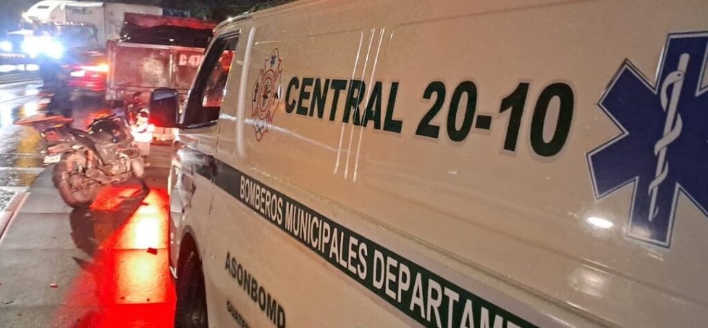 Motociclista quedó gravemente herido al impactar contra vehículo pesado