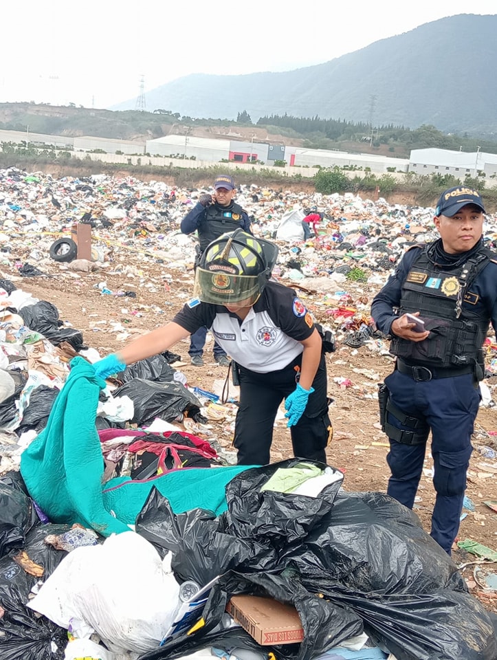 Encuentran el cadáver de una persona envuelto en sabanas en el vertedero AMSA