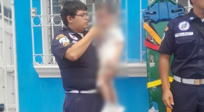 Rescatan a menor con signos de deshidratación dentro de vehículo en Mazatenango