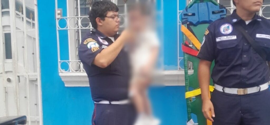 Rescatan a menor con signos de deshidratación dentro de vehículo en Mazatenango