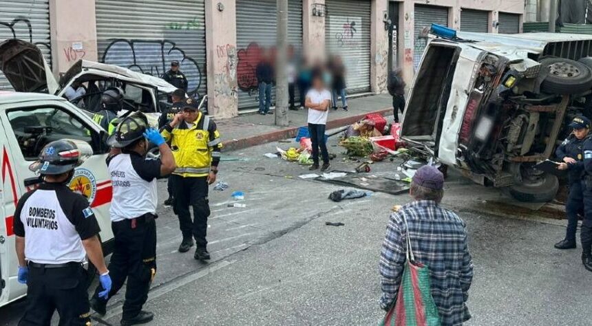 Actualización: Bomberos Voluntarios lograron rescatar a una mujer tras accidente de tránsito en zona 1