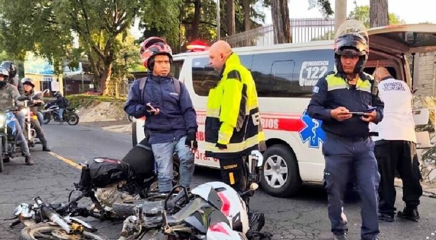 Cuatro heridos tras choque de motocicletas en ruta a San Juan Sacatepéquez
