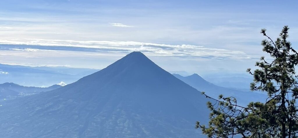 CONRED alerta por posible descenso de lahares en volcán de Agua