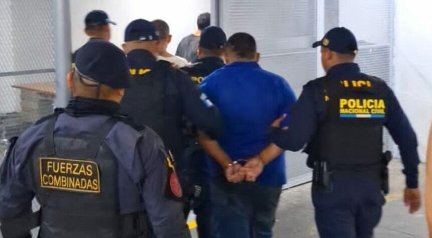 Tres hombres fueron capturados tras asaltar a adolescente en San Miguel Petapa