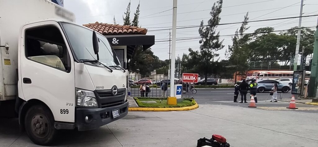 Ataque armado en Calzada Roosevelt deja un muerto y dos heridos