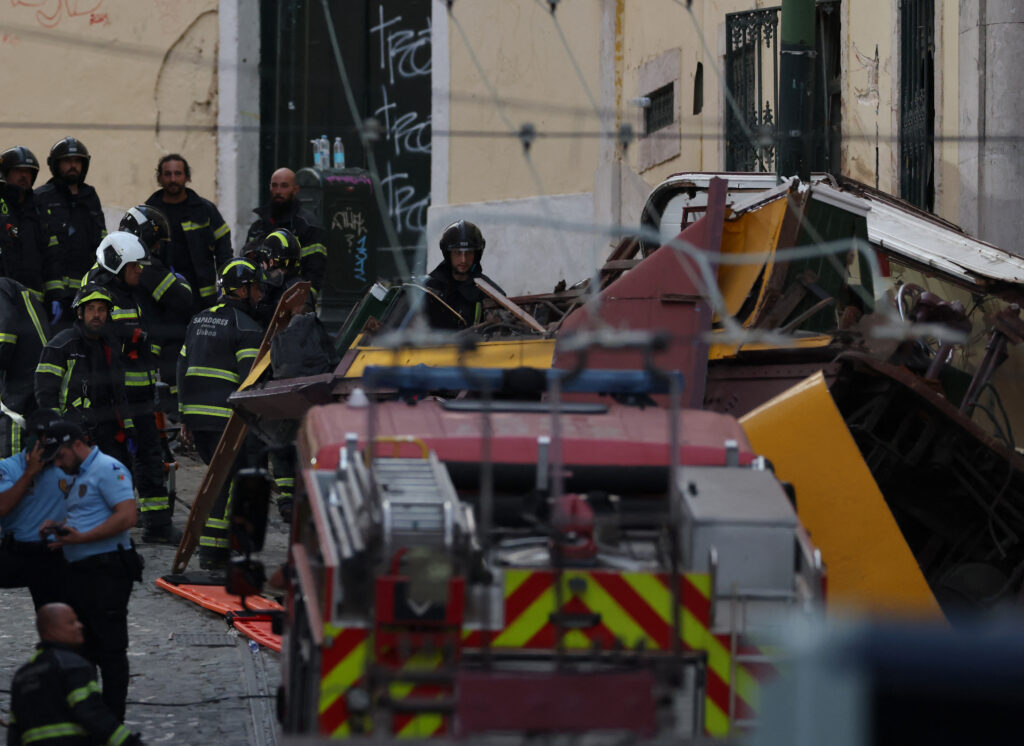 Portugal declara día de luto tras descarrilamiento mortal