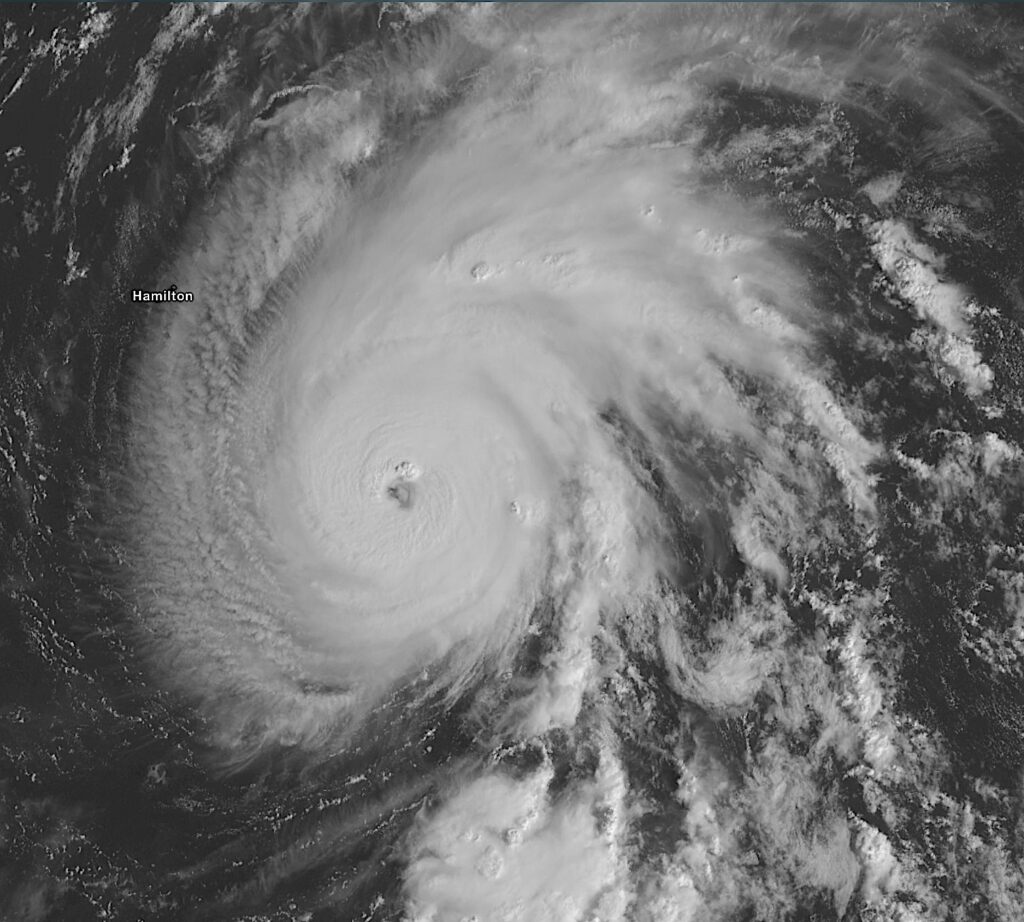 Huracán Gabrielle sube a categoría 3 al sur de Bermudas y provoca marejadas en EE.UU.