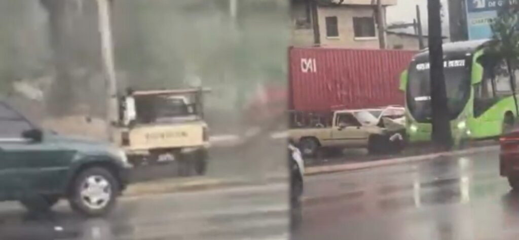 Conductor imprudente impacta Transmetro en Puente El Incienso