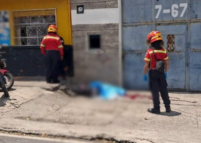Sujetos en moto ejecutan a hombre frente a comercio en La Florida