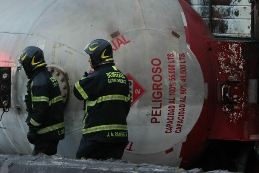 Sube a 19 el número de muertos por explosión de camión de gas en México