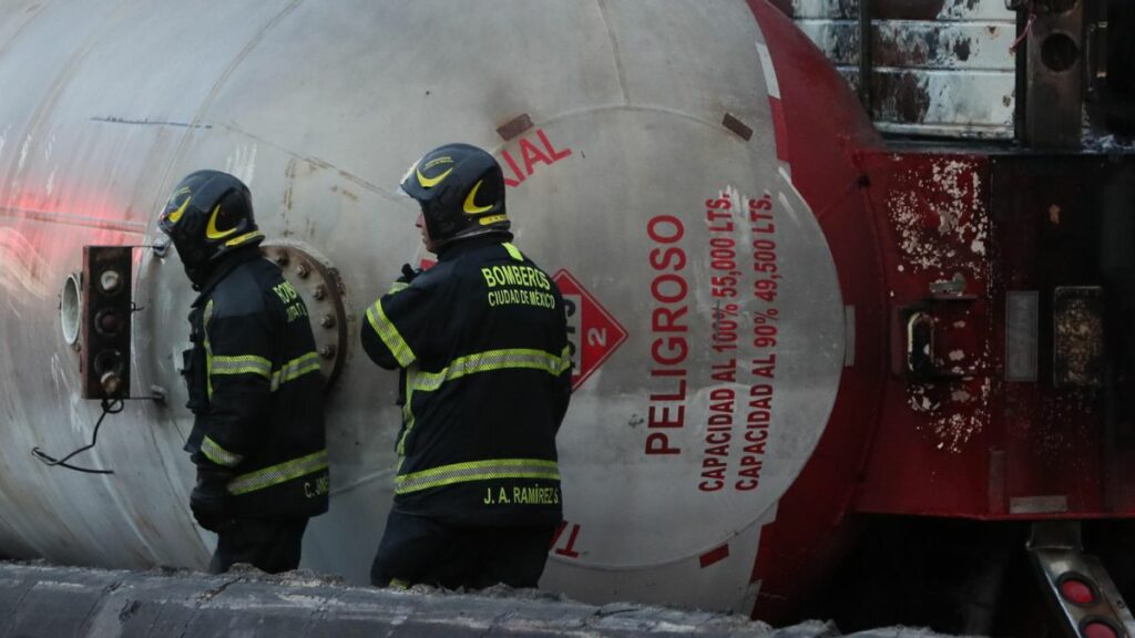 Sube a 19 el número de muertos por explosión de camión de gas en México
