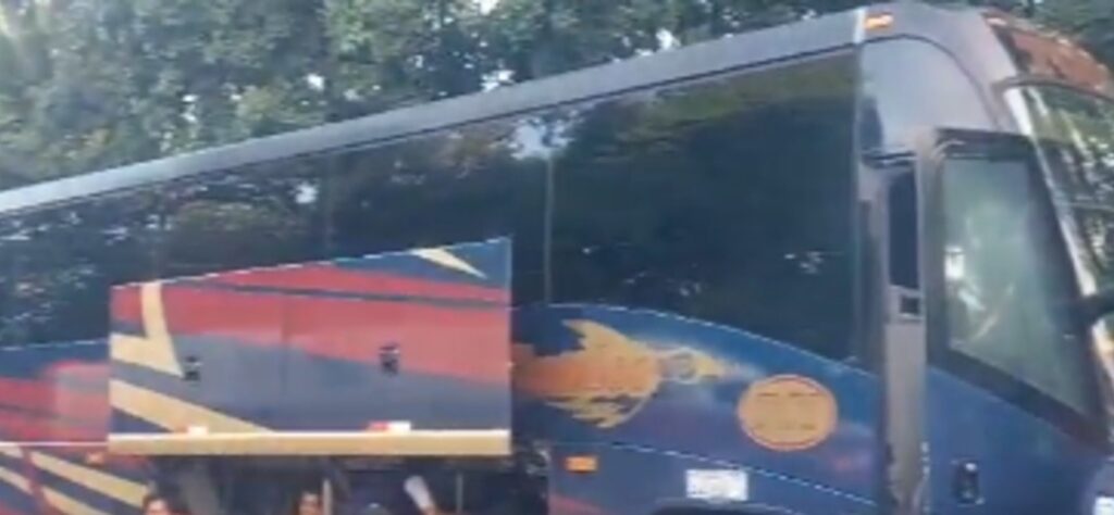 Colisión entre dos buses deja daños materiales en Suchitepéquez