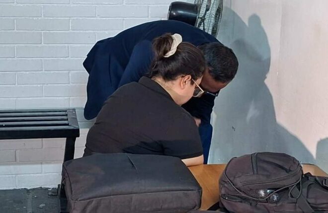 Agente de PMT es arrastrada por conductora en zona 9 de Ciudad de Guatemala