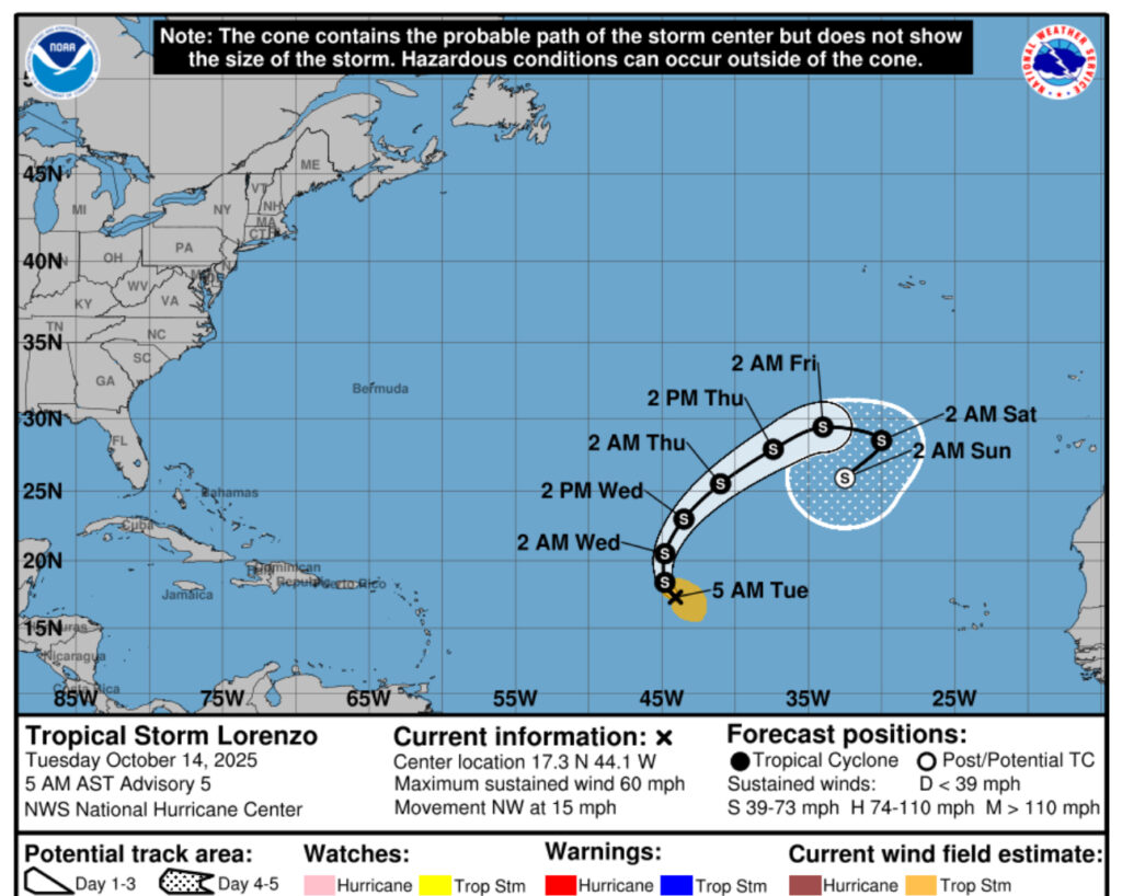 Tormenta Lorenzo avanza desorganizada sobre el Atlántico central