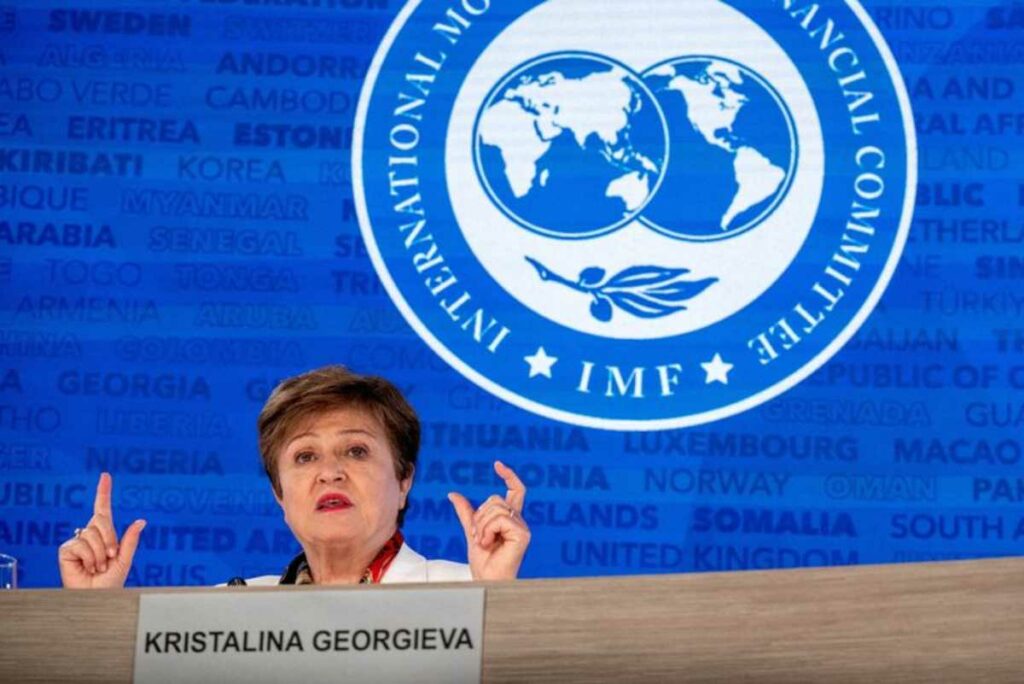 La economía mundial resiste, pero crecen las señales de alerta, advierte la jefa del FMI