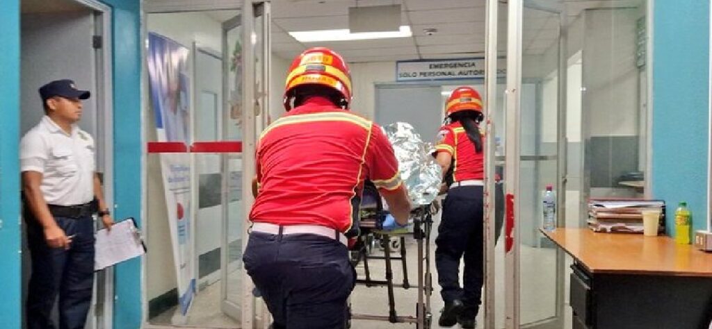 Asaltantes disparan a un hombre para robarle su motocicleta en Calzada Aguilar Batres