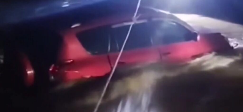 Conductor sobrevive milagrosamente tras ser arrastrado por río en San Marcos