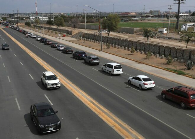 Largas filas en cruces en la frontera norte de México por el cierre del Gobierno en EE.UU.