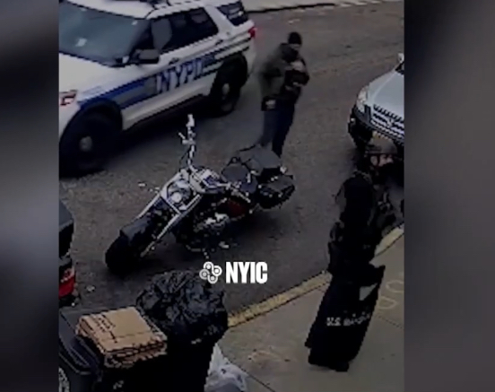 ICE realiza redada en Nueva York y apunta con armas a una mujer