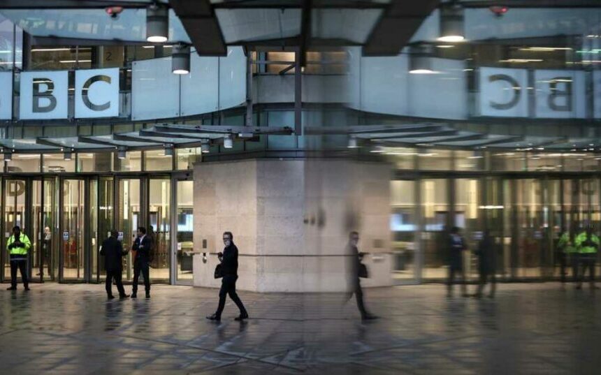 La BBC está decidida a defenderse frente a Trump, según su presidente