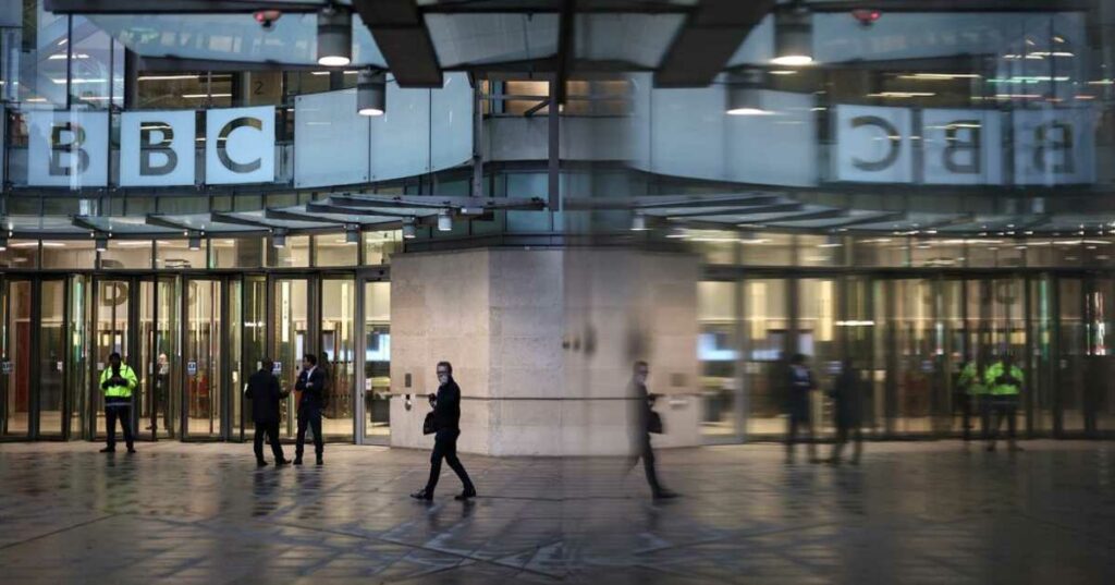 La BBC está decidida a defenderse frente a Trump, según su presidente