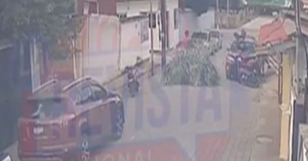 Motociclista impacta contra vehículo estacionado en sector Usumatlán