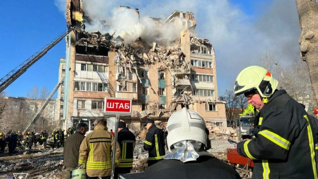 Uno de los peores ataques rusos deja al menos 25 muertos en el oeste de Ucrania